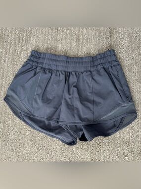 Lululemon Hotty Hot Short 2.5